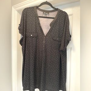 Size 3X women’s short sleeved blouse. Black with white dots & silver buttons